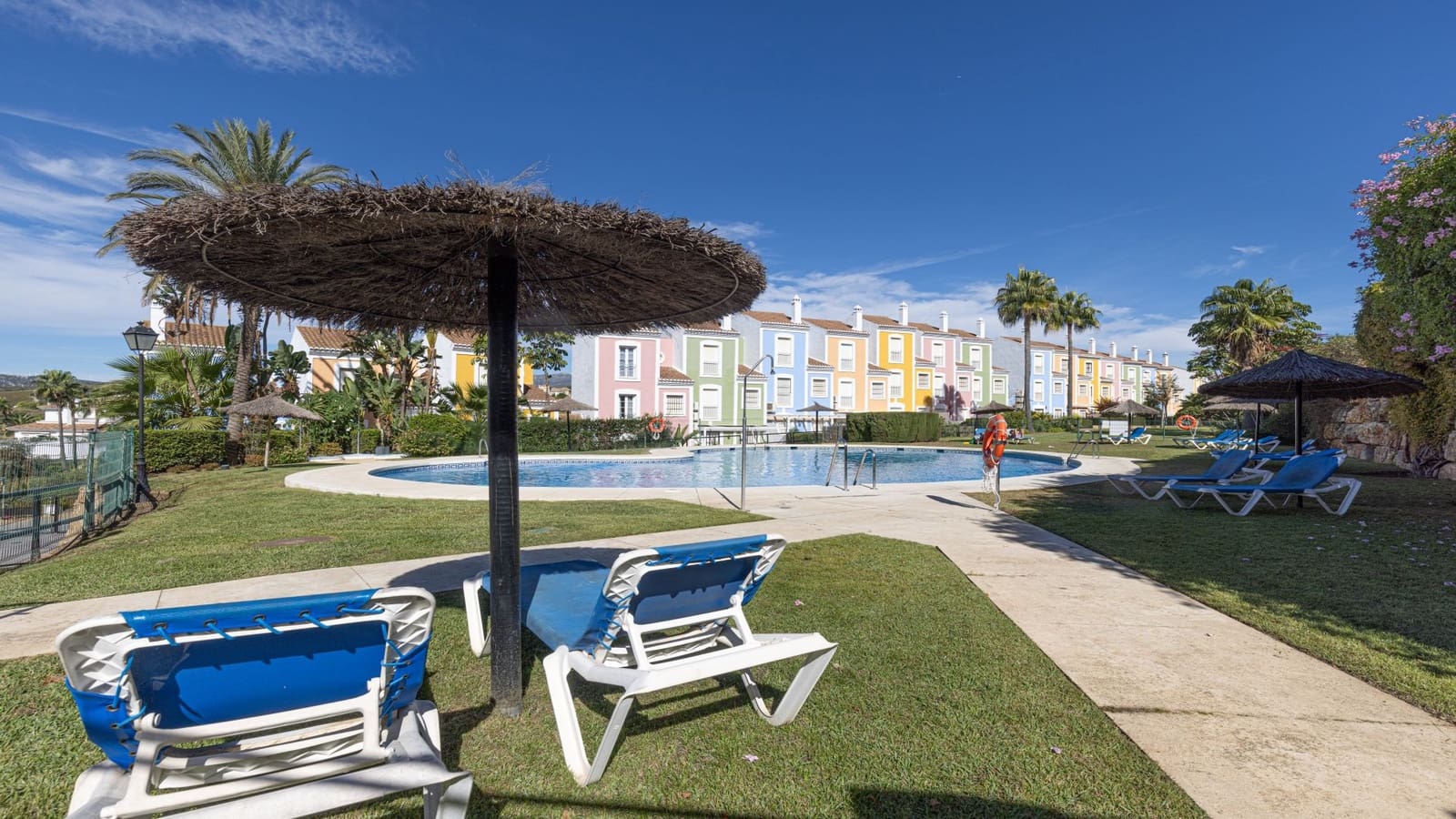 Casa de 3 habitaciones en Bahia de Casares en venta con piscina garaje - 349.000 € (Ref: 10180422)
