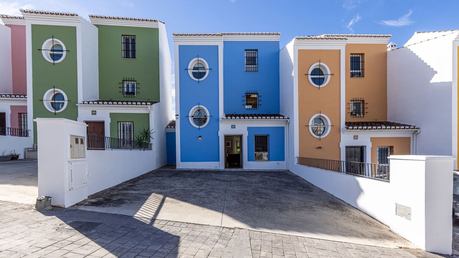Casa de 3 habitaciones en Bahia de Casares en venta con piscina garaje - 349.000 € (Ref: 10180422)
