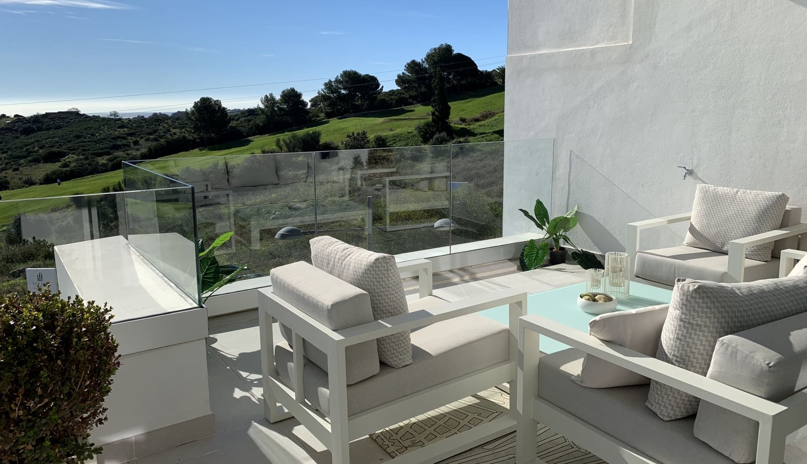 Apartamento de 2 habitaciones en Estepona en venta con piscina garaje - 355.000 € (Ref: 4618288)