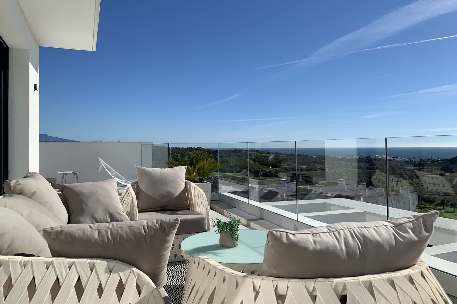 Apartamento de 2 habitaciones en Estepona en venta con piscina garaje - 355.000 € (Ref: 4618288)