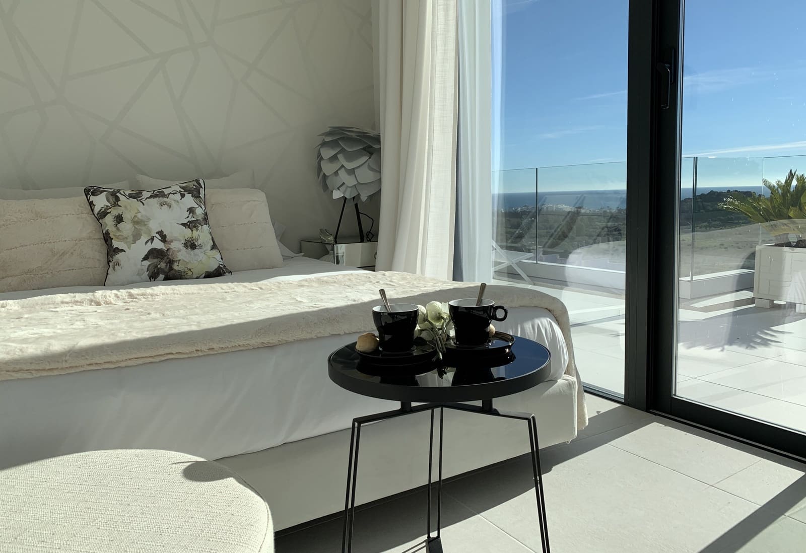 Apartamento de 2 habitaciones en Estepona en venta con piscina garaje - 355.000 € (Ref: 4618288)