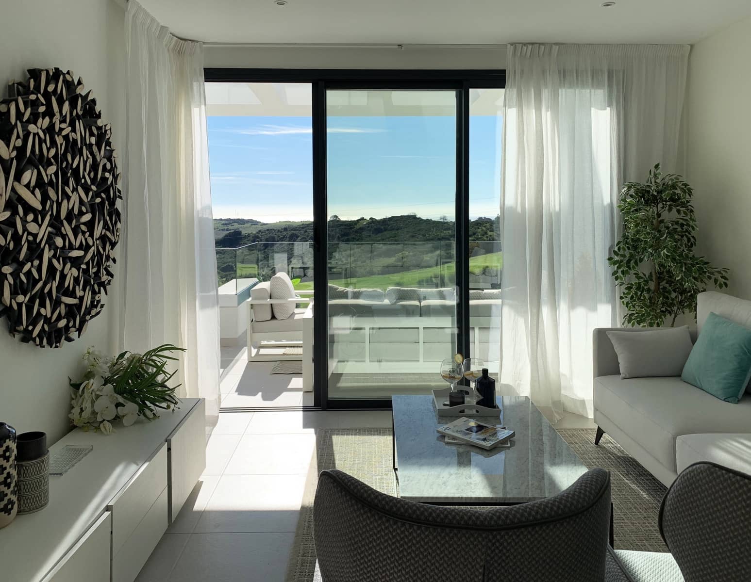 Apartamento de 2 habitaciones en Estepona en venta con piscina garaje - 355.000 € (Ref: 4618288)