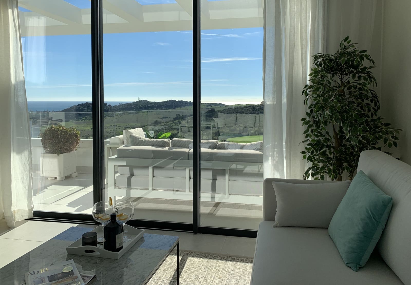 Apartamento de 2 habitaciones en Estepona en venta con piscina garaje - 355.000 € (Ref: 4618288)