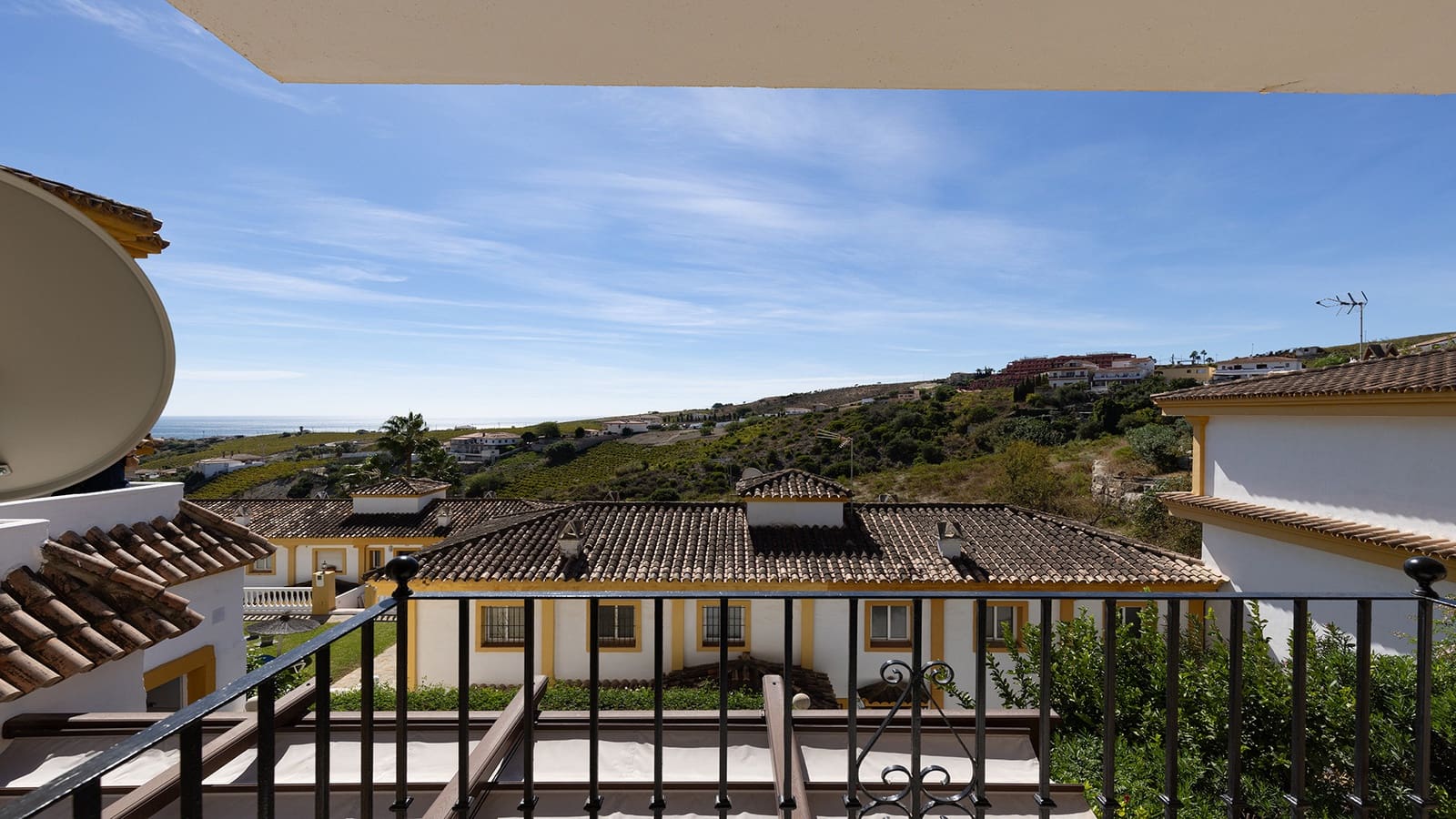 3 bedroom Townhouse for sale in Manilva with pool garage - € 399,000 (Ref: 8566455)
