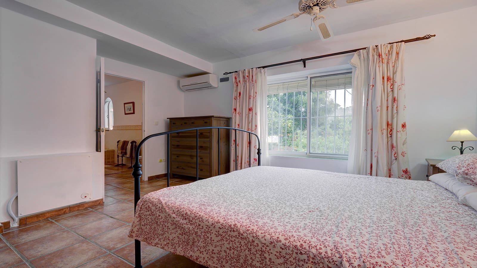 3 soveværelse Finca/Landehus til salg i San Pablo de Buceite med swimmingpool garage - € 650.000 (Ref: 8595318)