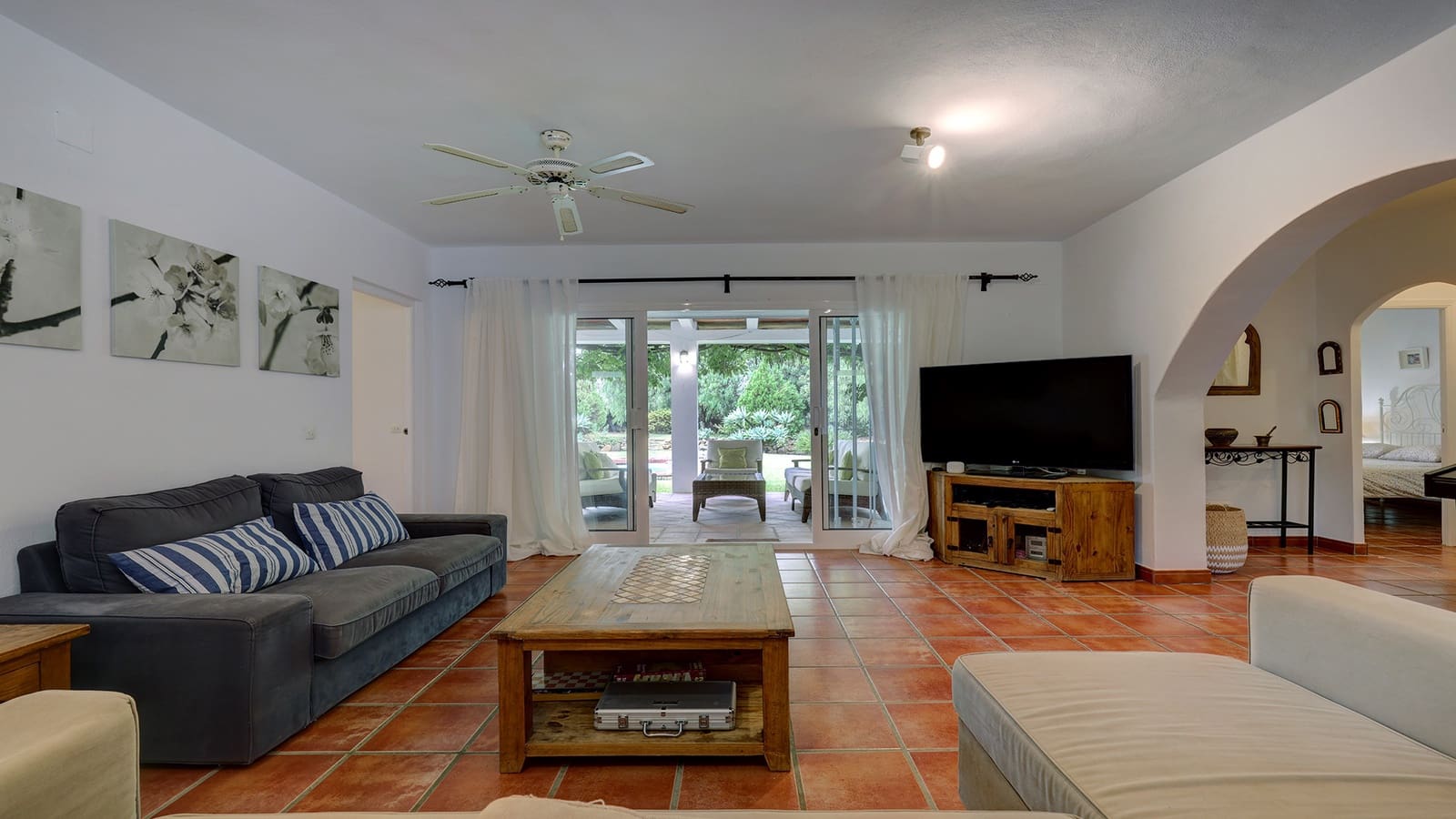 3 soveværelse Finca/Landehus til salg i San Pablo de Buceite med swimmingpool garage - € 650.000 (Ref: 8595318)