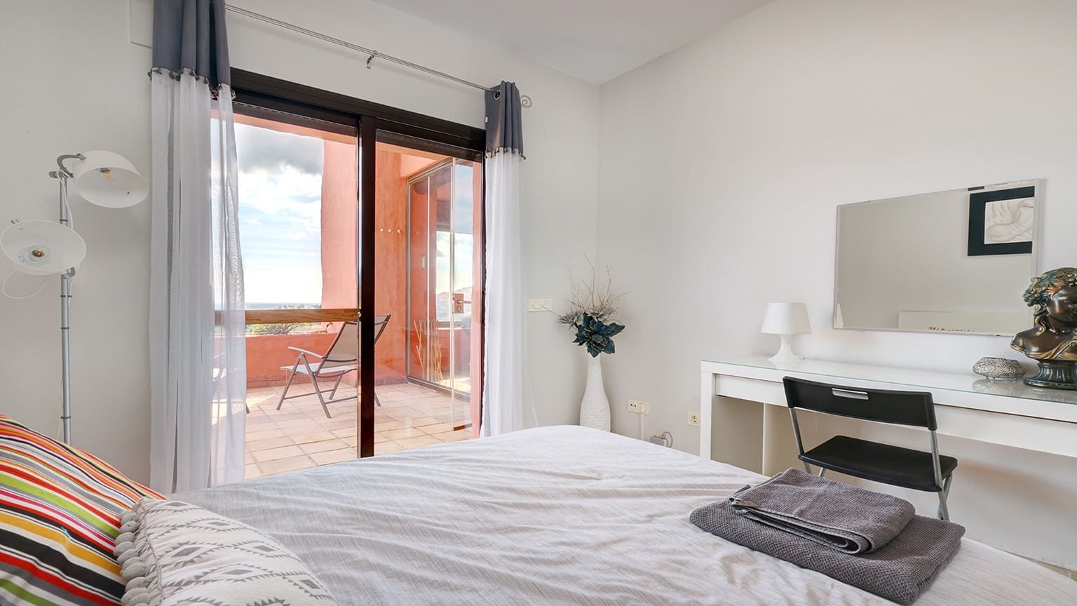 3 sypialnia Apartament na sprzedaż w San Luis de Sabinillas z basenem garażem - 350 000 € (Ref: 8836424)