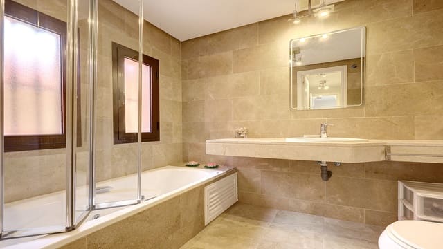 3 chambre Appartement à vendre à San Luis de Sabinillas, Manilva avec piscine garage - 320 000 € (Ref: 8836424)