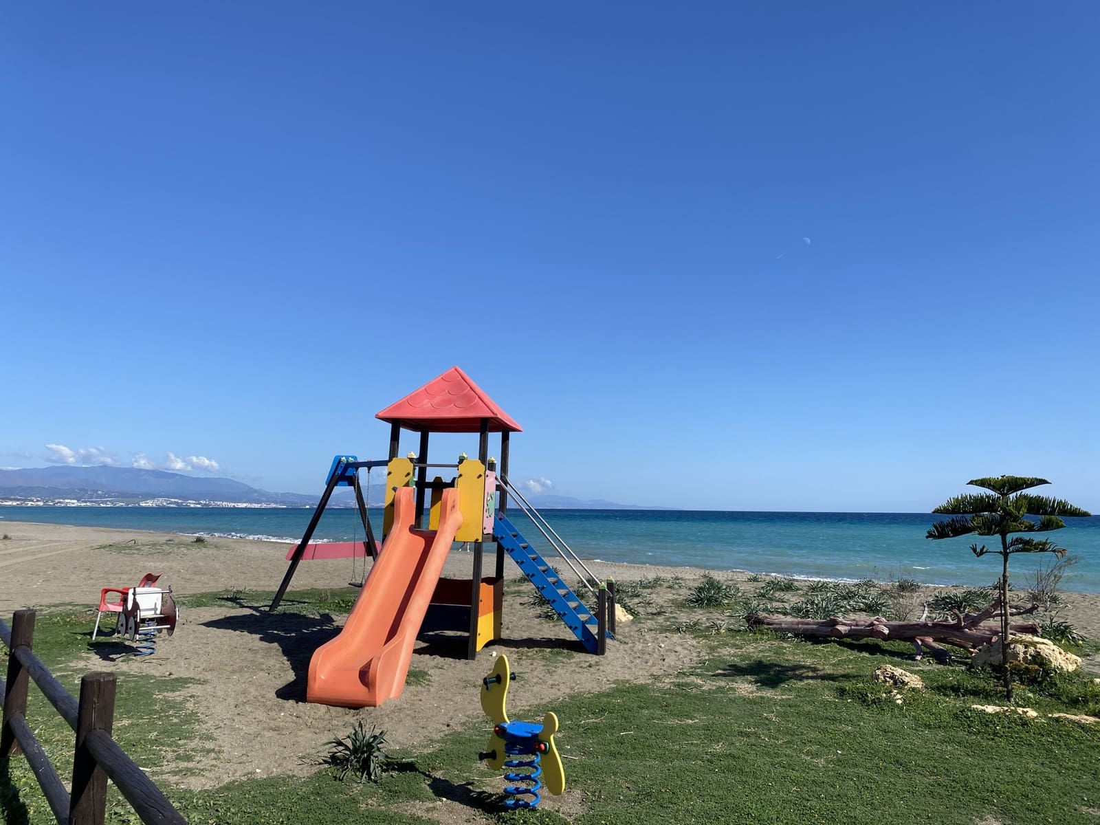 4 sypialnia Dom na sprzedaż w Manilva z basenem garażem - 425 000 € (Ref: 8862608)