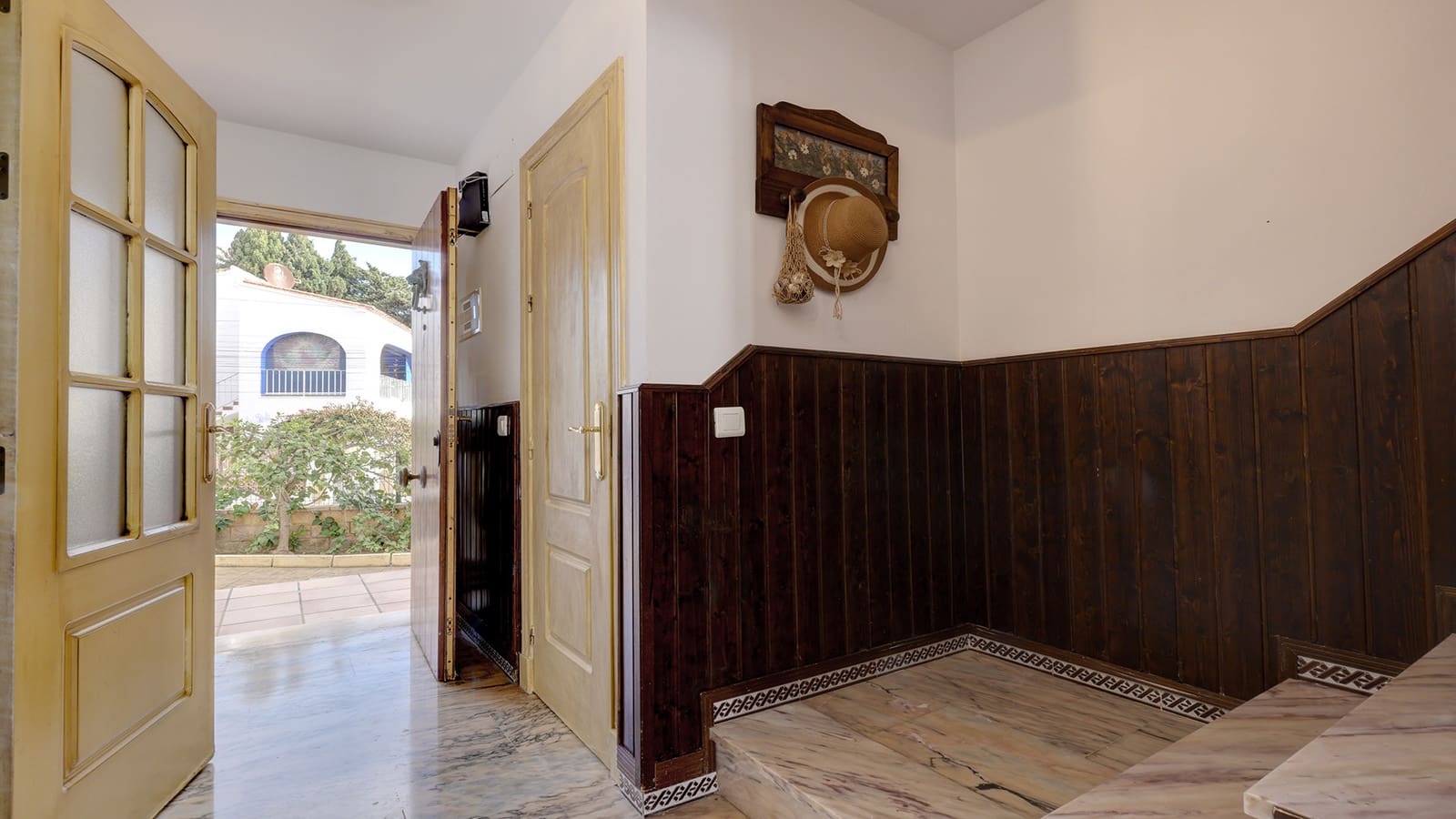 4 sypialnia Dom na sprzedaż w Manilva z basenem garażem - 425 000 € (Ref: 8862608)