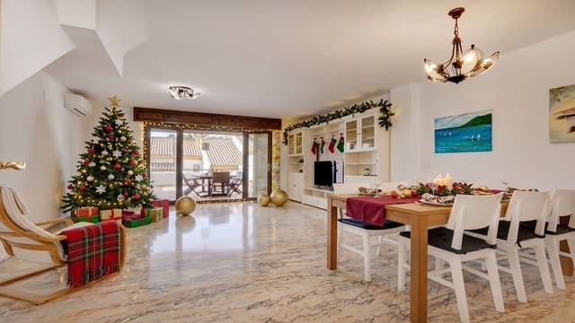 4 sypialnia Dom na sprzedaż w Manilva z basenem garażem - 425 000 € (Ref: 8862608)