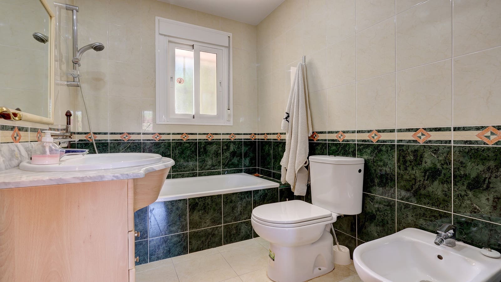 5 bedroom Villa for sale in Casares with pool garage - € 1,200,000 (Ref: 9099065)