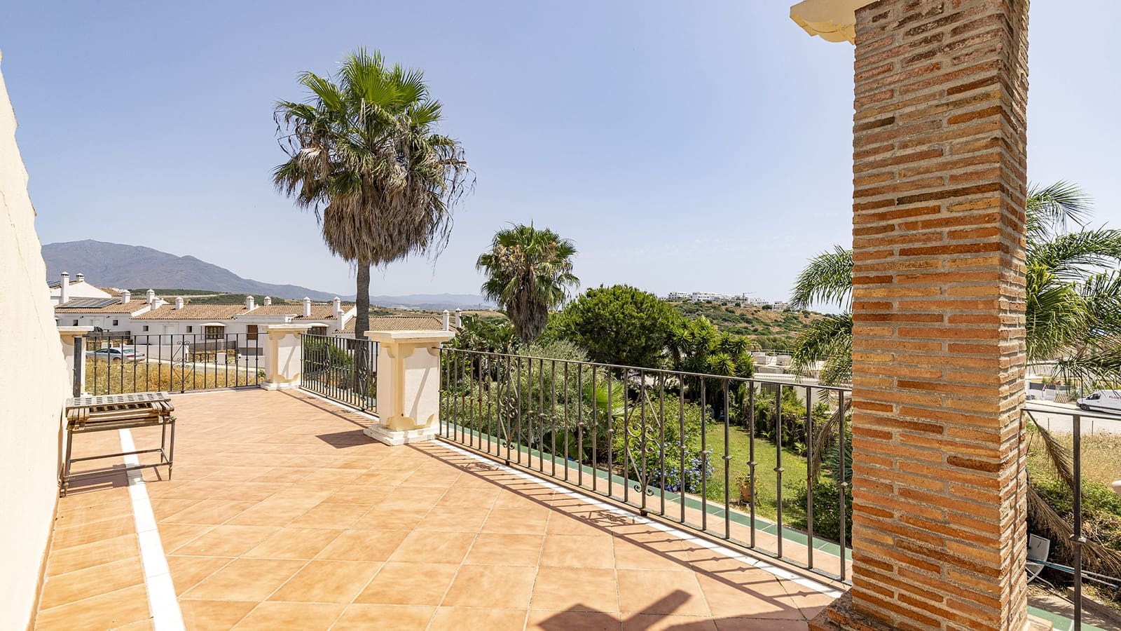 5 bedroom Villa for sale in Casares with pool garage - € 1,200,000 (Ref: 9099065)