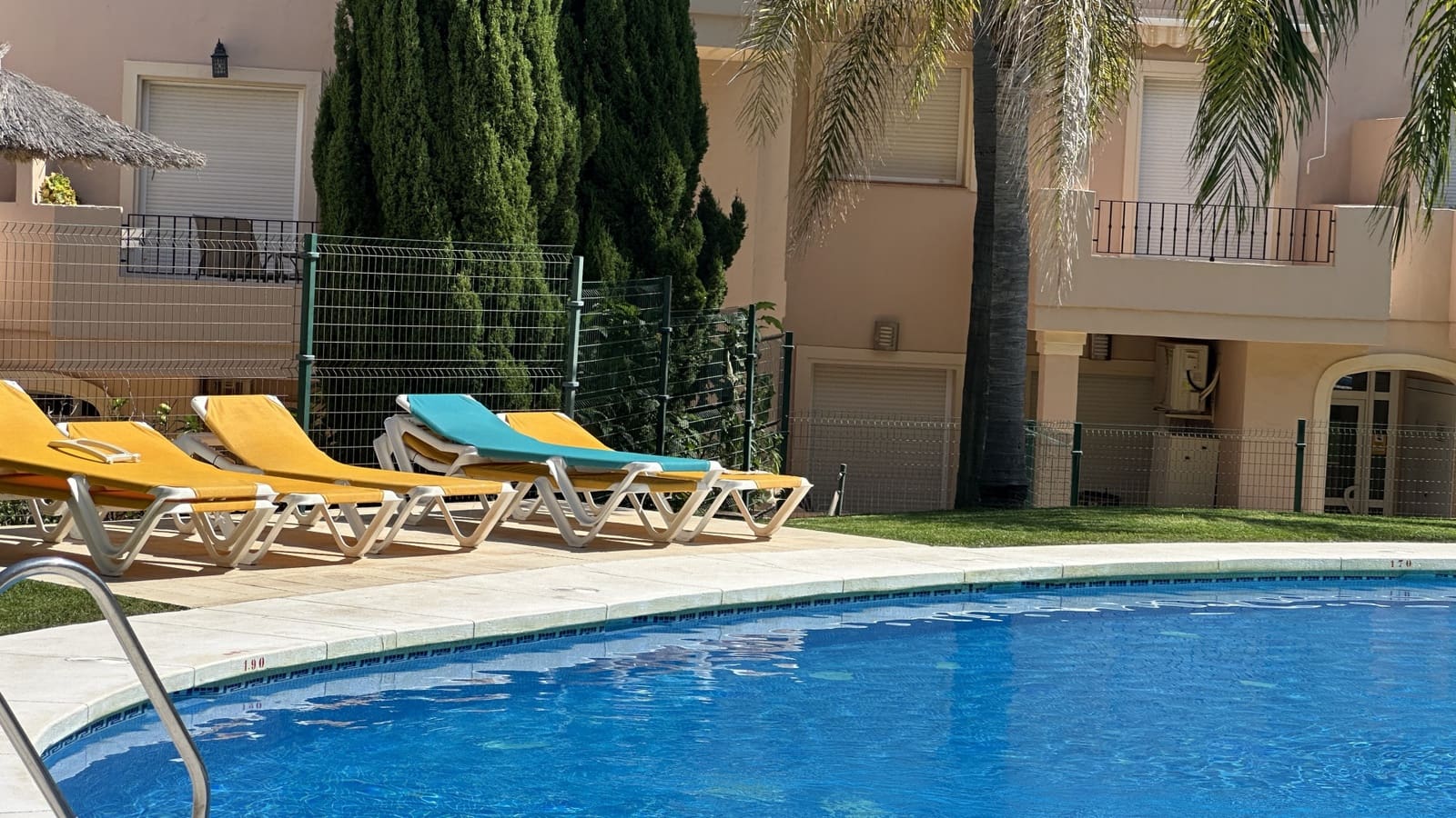 2 sovrum Lägenhet till salu i Manilva med pool garage - 249 000 € (Ref: 9147057)