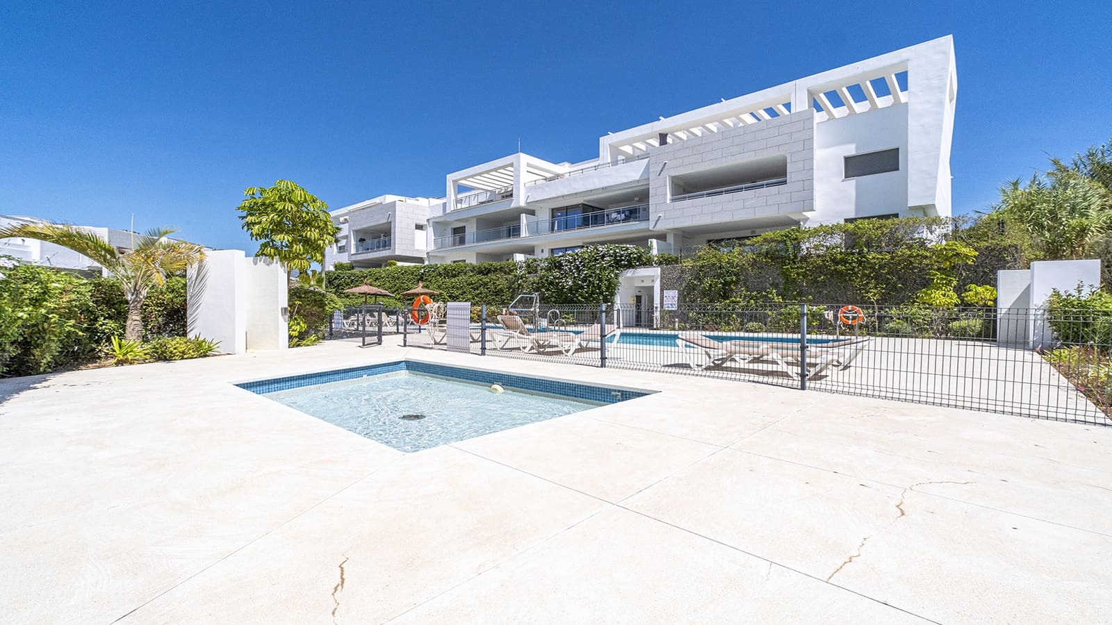 Apartamento de 2 habitaciones en Casares en venta con piscina garaje - 389.000 € (Ref: 9200451)