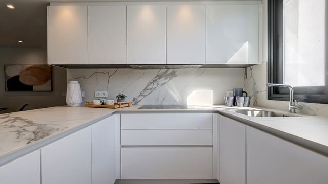 Ático de 3 habitaciones en Estepona en venta con piscina garaje - 675.000 € (Ref: 9206415)