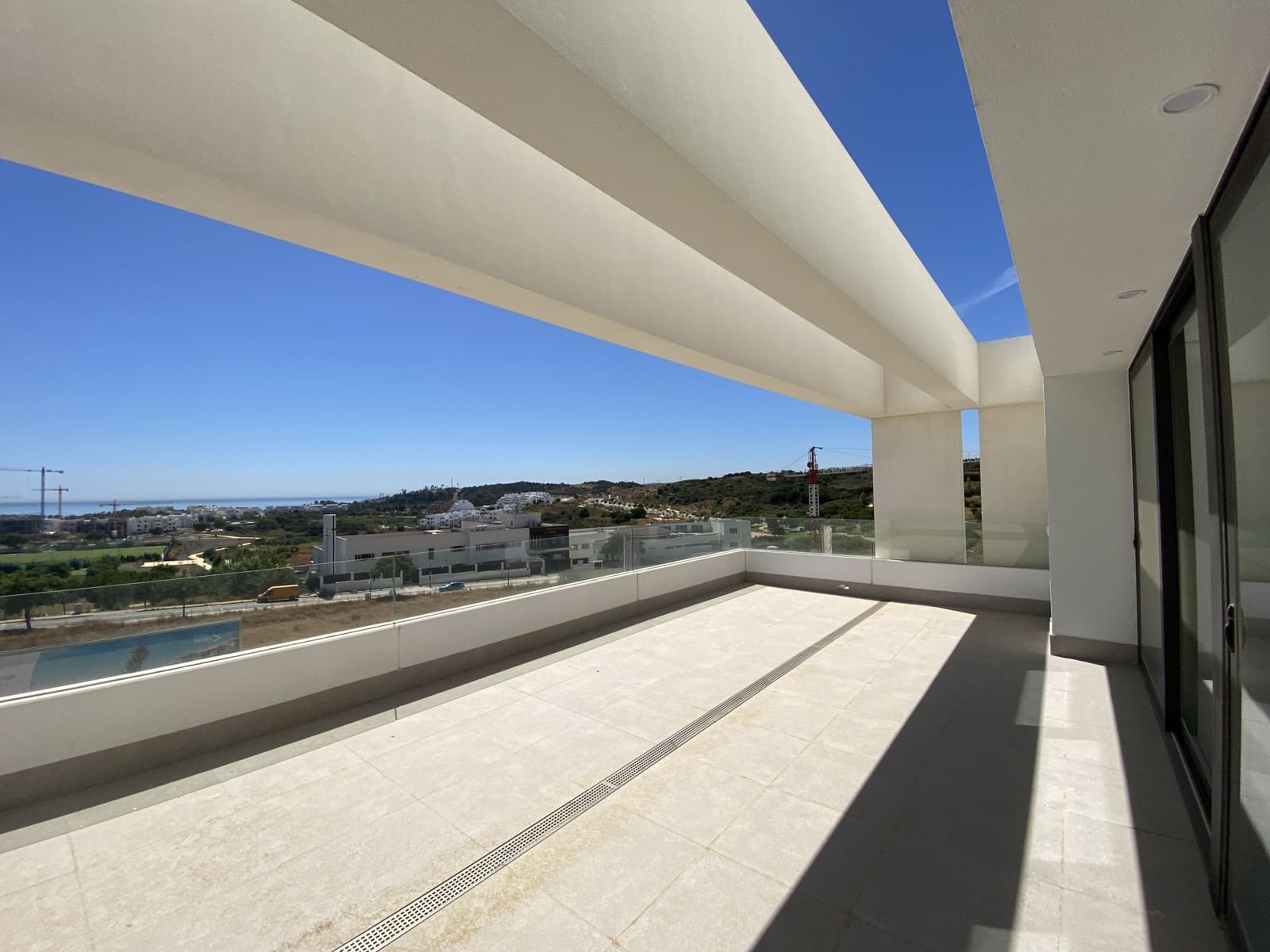 Ático de 3 habitaciones en Estepona en venta con piscina garaje - 675.000 € (Ref: 9206415)