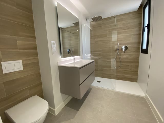 Ático de 3 habitaciones en Estepona en venta con piscina garaje - 675.000 € (Ref: 9206415)