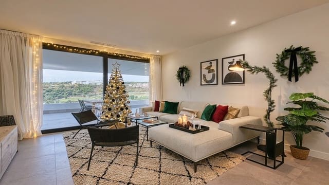 Ático de 3 habitaciones en Estepona en venta con piscina garaje - 675.000 € (Ref: 9206415)