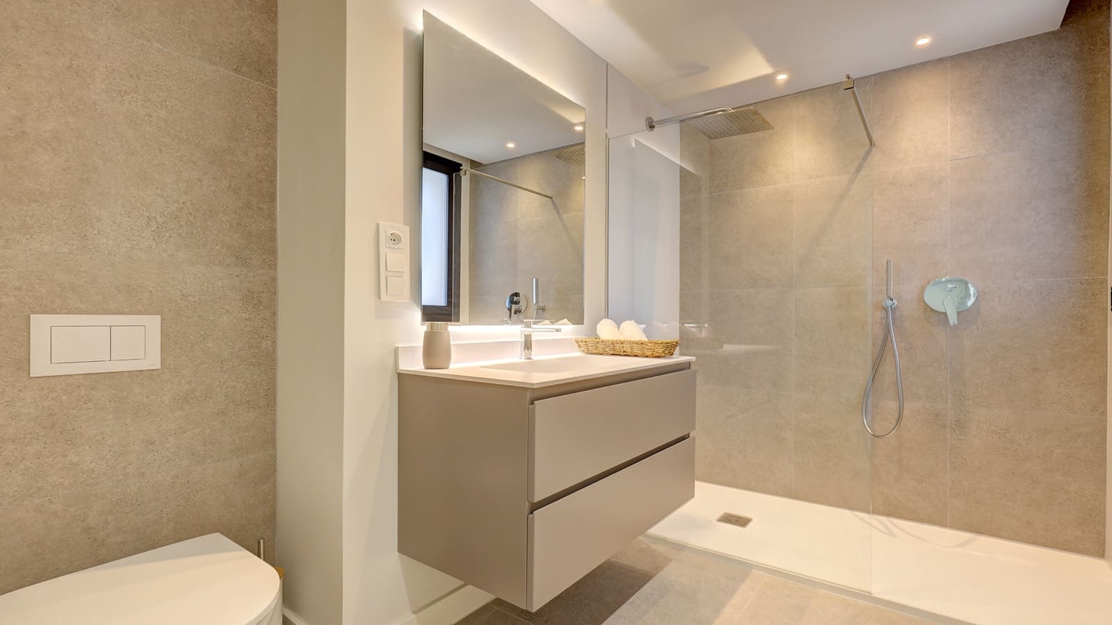 3 bedroom Apartment for sale in Estepona with pool garage - € 590,000 (Ref: 9206416)