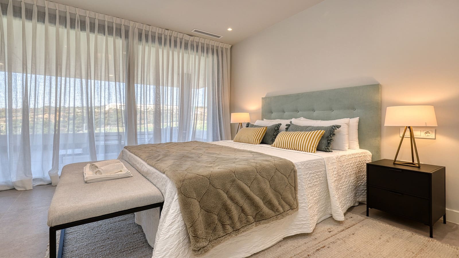 3 bedroom Apartment for sale in Estepona with pool garage - € 590,000 (Ref: 9206416)