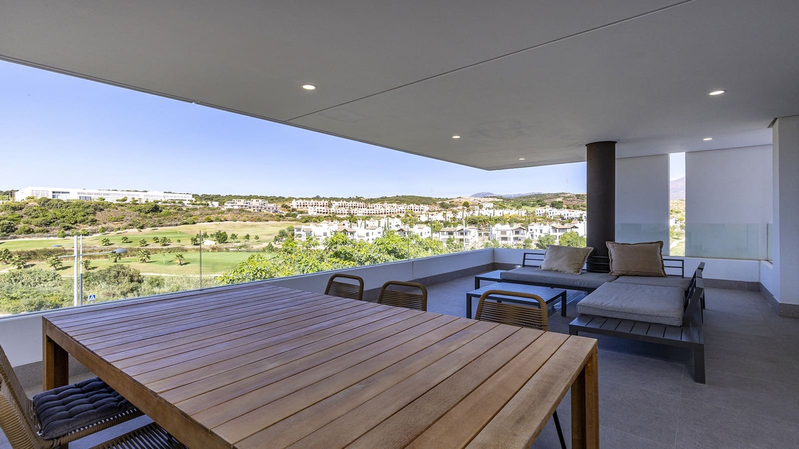 3 bedroom Apartment for sale in Estepona with pool garage - € 590,000 (Ref: 9206416)