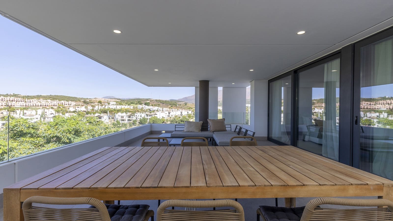 3 bedroom Apartment for sale in Estepona with pool garage - € 590,000 (Ref: 9206416)