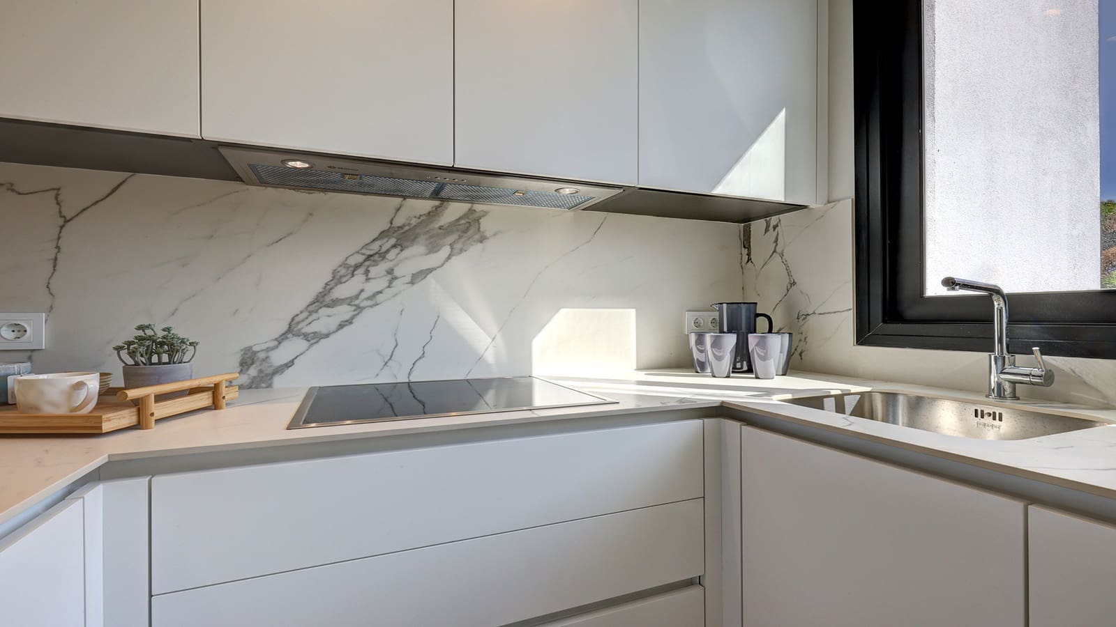 3 bedroom Apartment for sale in Estepona with pool garage - € 590,000 (Ref: 9206416)