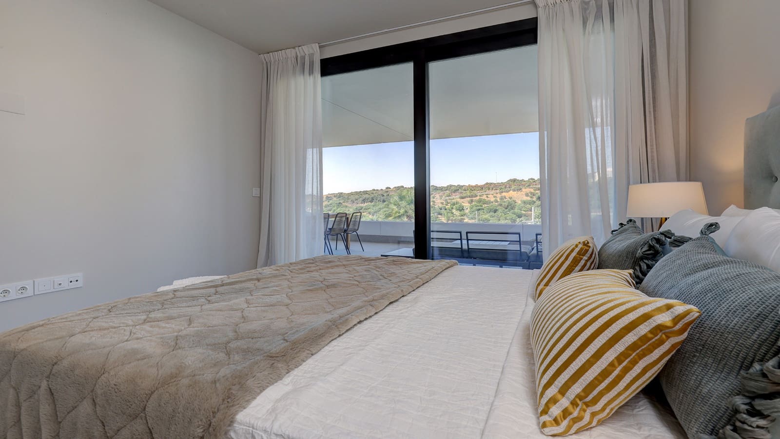 3 bedroom Apartment for sale in Estepona with pool garage - € 590,000 (Ref: 9206416)