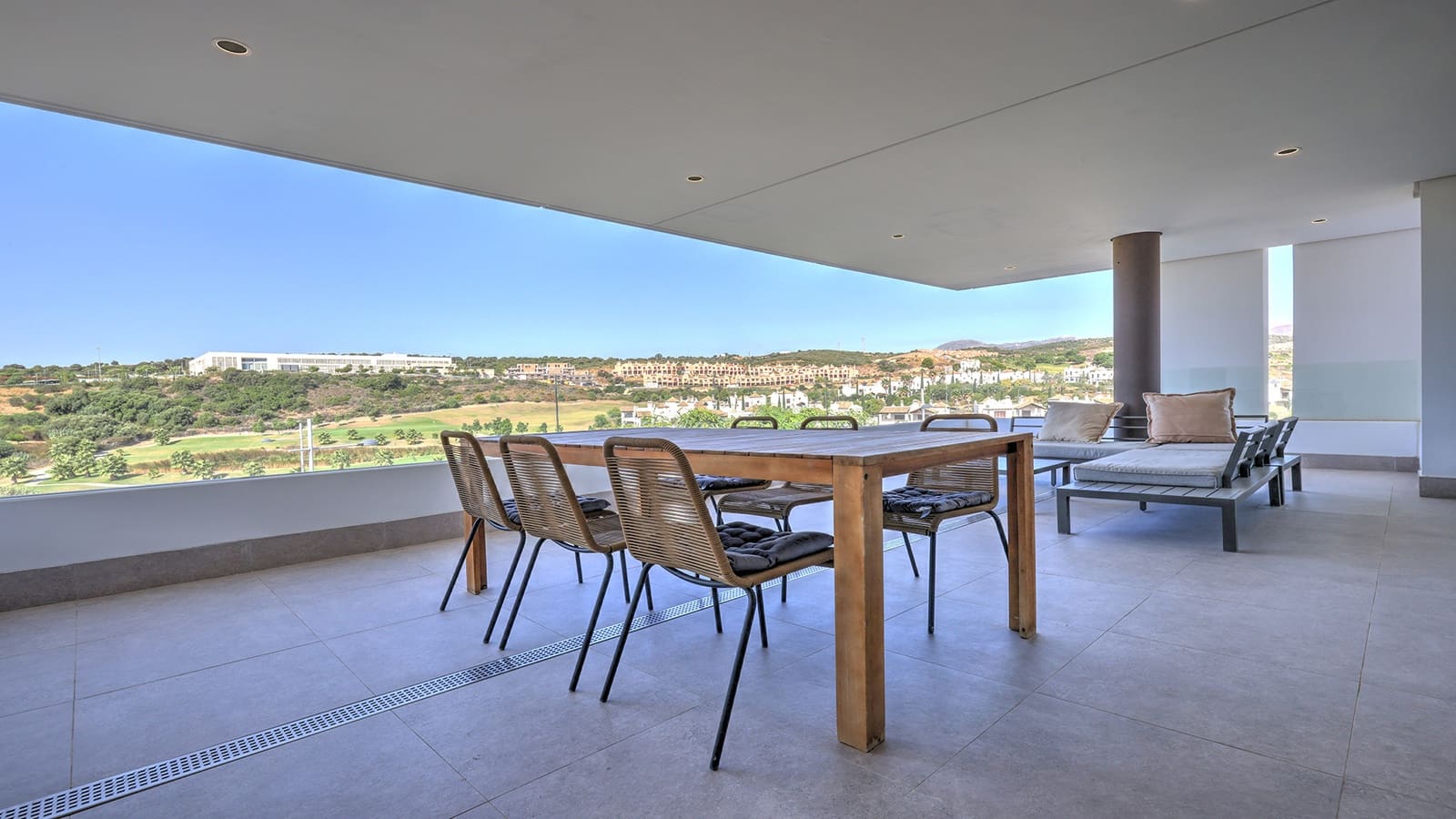 3 bedroom Apartment for sale in Estepona with pool garage - € 590,000 (Ref: 9206416)