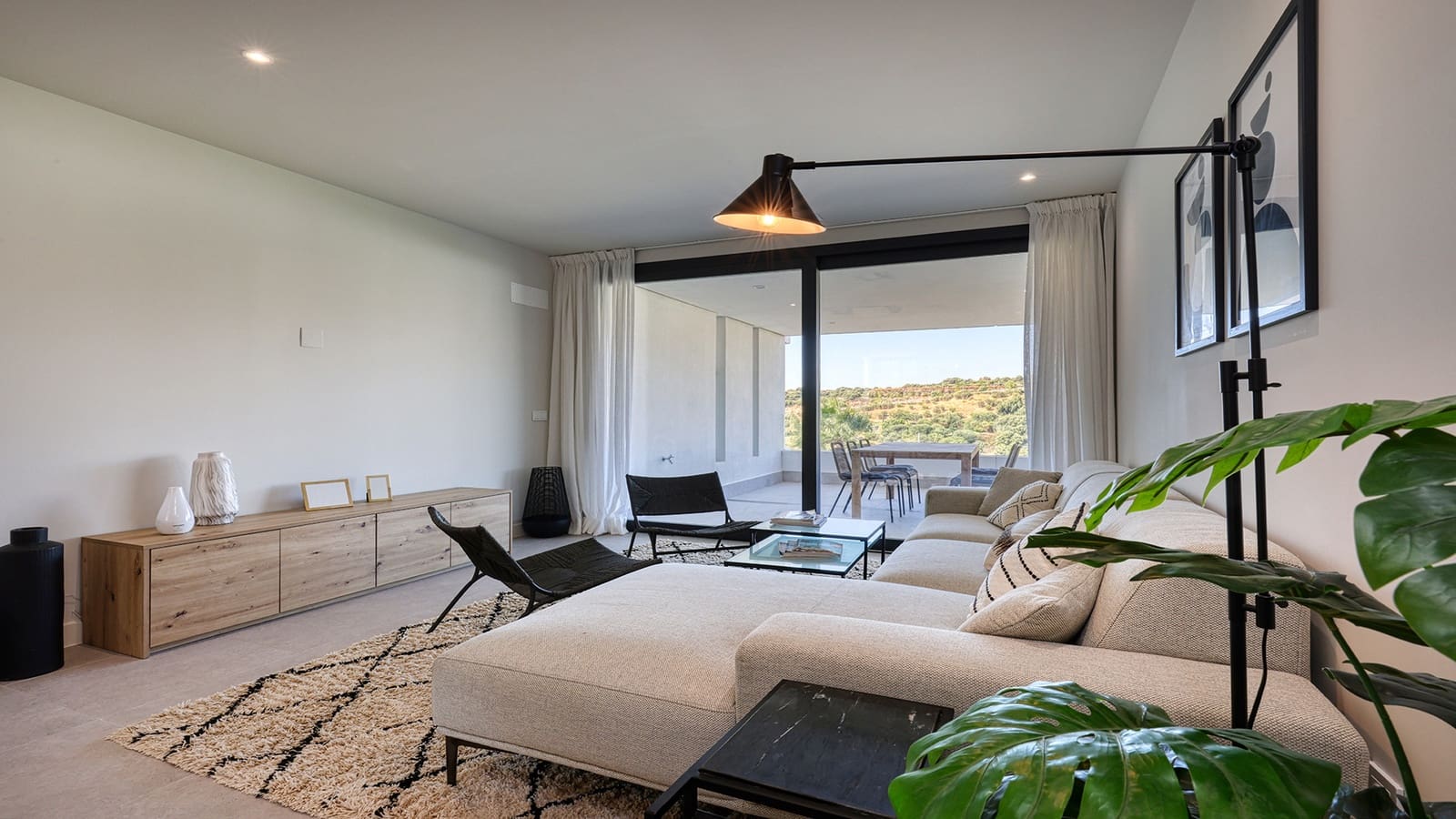 3 bedroom Apartment for sale in Estepona with pool garage - € 590,000 (Ref: 9206416)