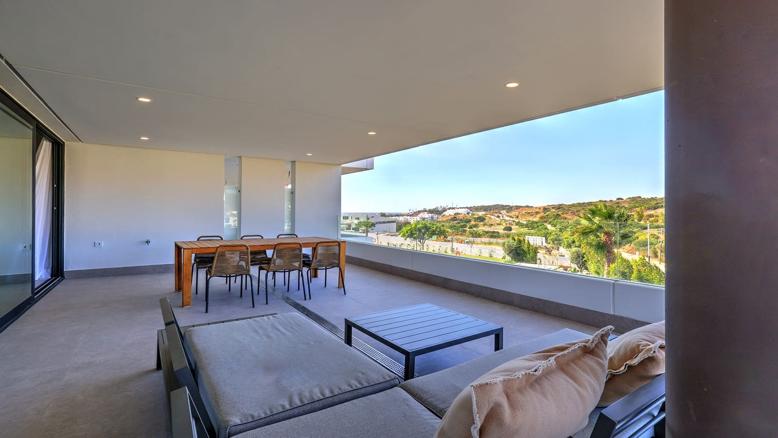 3 bedroom Apartment for sale in Estepona with pool garage - € 590,000 (Ref: 9206416)