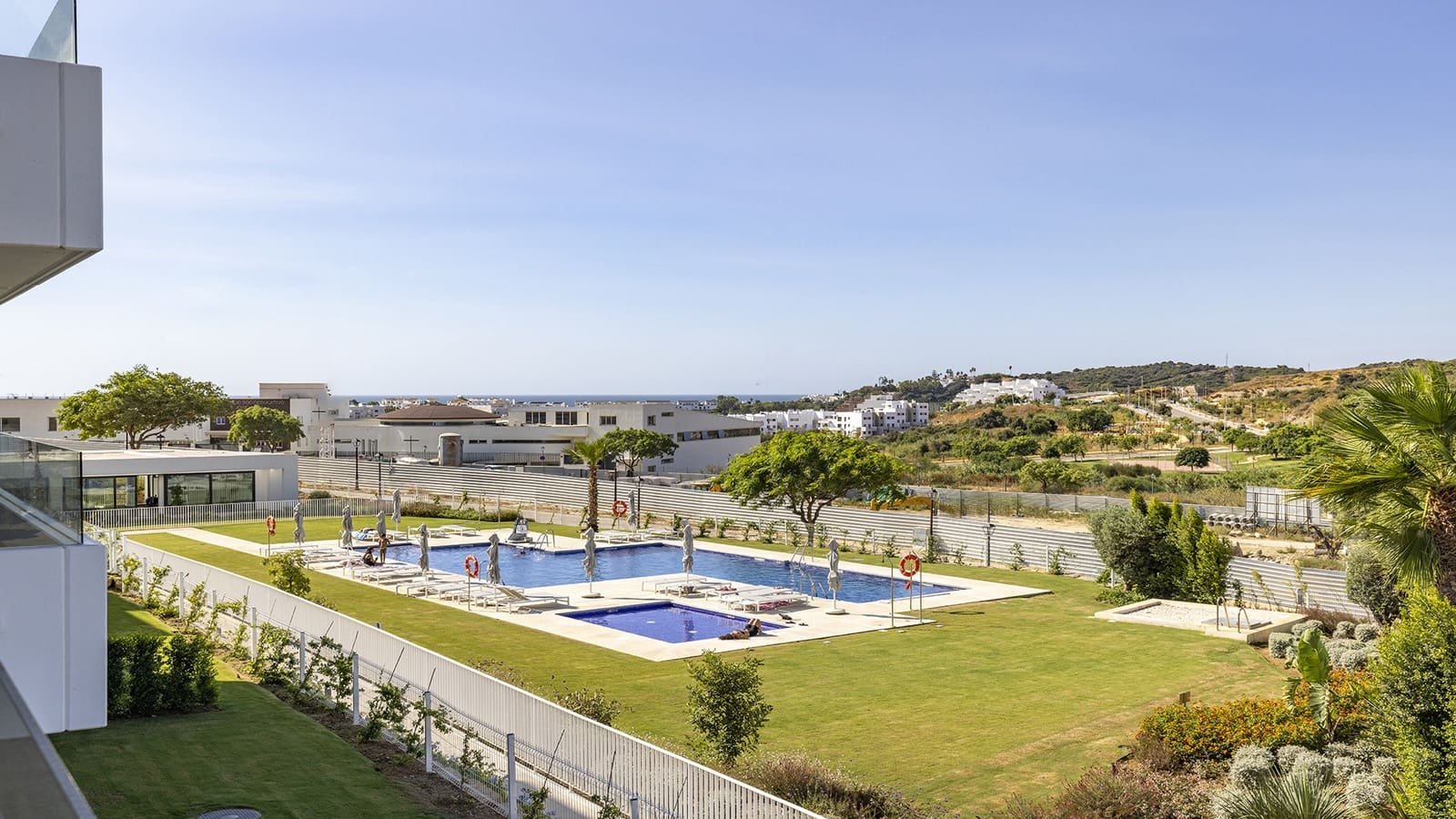 3 bedroom Apartment for sale in Estepona with pool garage - € 590,000 (Ref: 9206416)