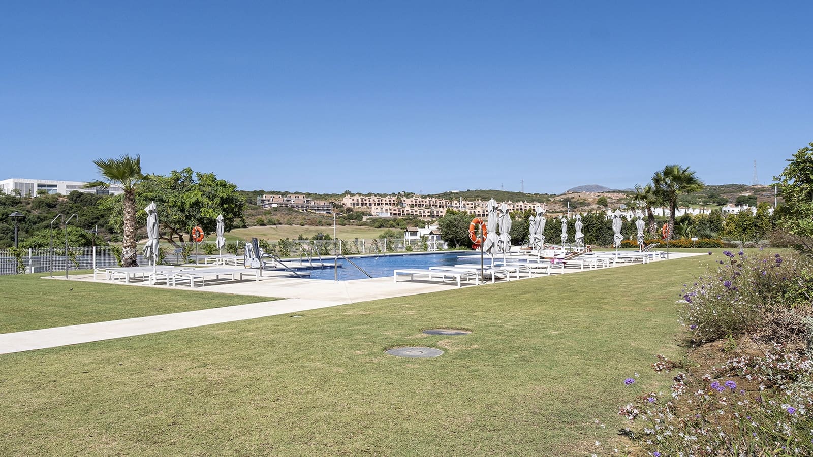 3 bedroom Apartment for sale in Estepona with pool garage - € 590,000 (Ref: 9206416)