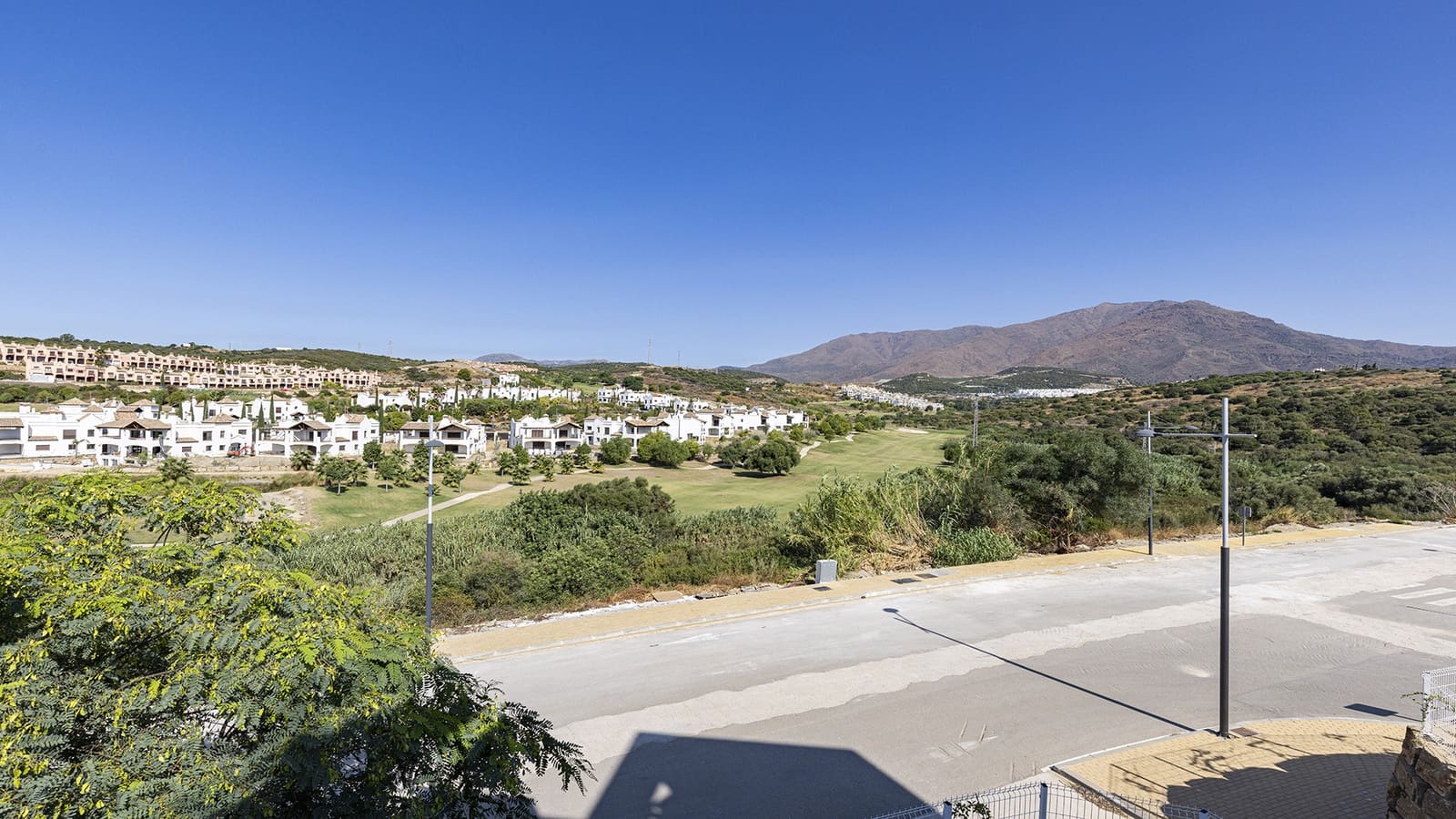 3 bedroom Apartment for sale in Estepona with pool garage - € 590,000 (Ref: 9206416)