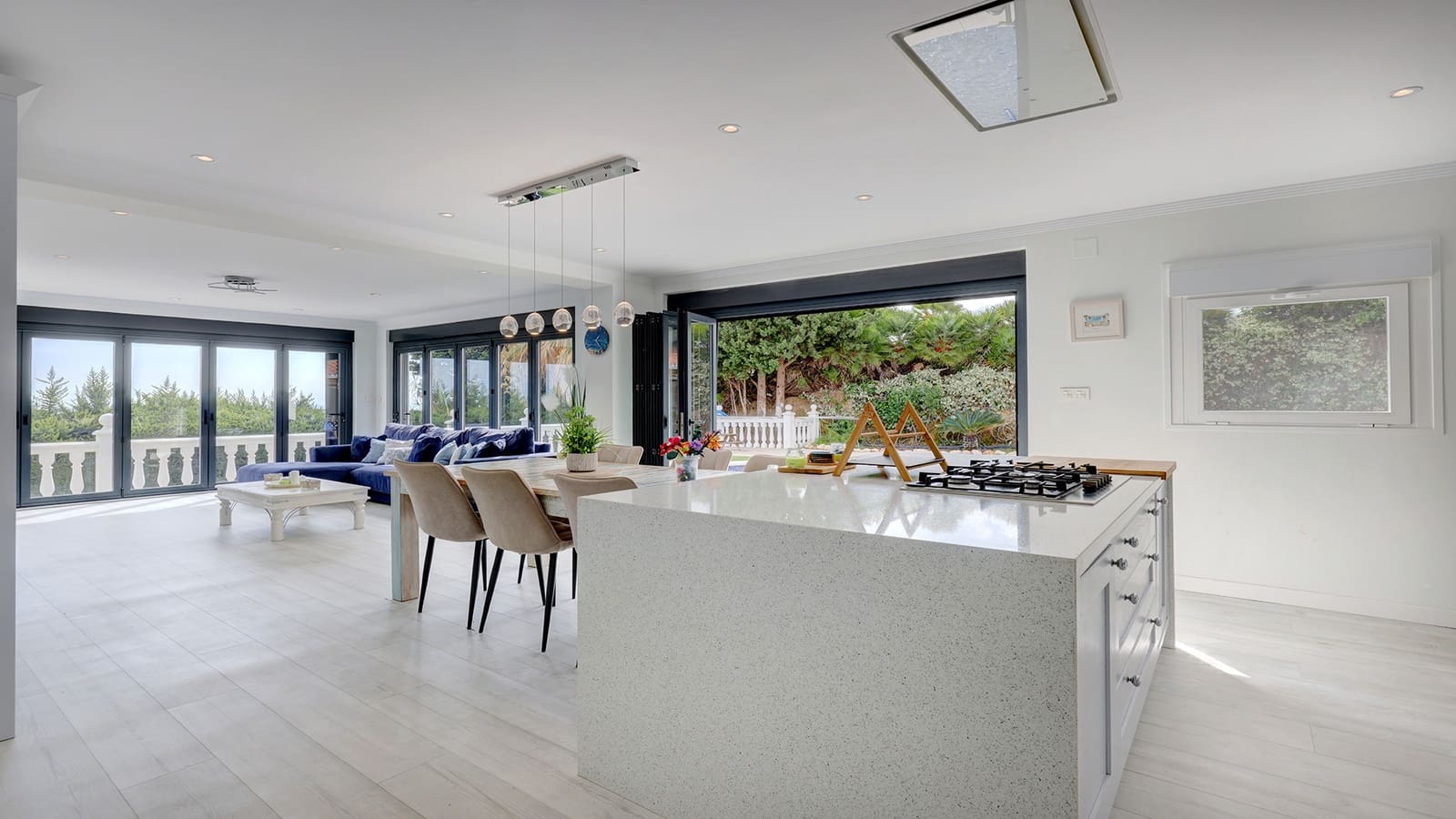 4 soveværelse Bungalow til salg i Manilva med swimmingpool garage - € 935.000 (Ref: 9337805)