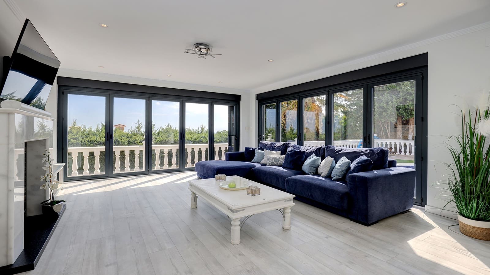 4 soveværelse Bungalow til salg i Manilva med swimmingpool garage - € 935.000 (Ref: 9337805)