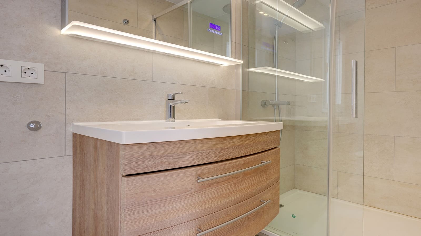 4 soveværelse Bungalow til salg i Manilva med swimmingpool garage - € 935.000 (Ref: 9337805)