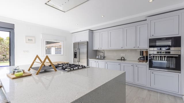 4 soveværelse Bungalow til salg i Alcorrín, Manilva med swimmingpool garage - € 935.000 (Ref: 9337805)