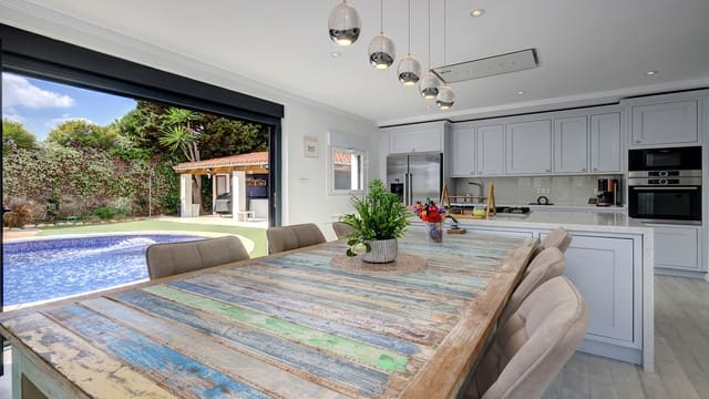 4 soveværelse Bungalow til salg i Alcorrín, Manilva med swimmingpool garage - € 935.000 (Ref: 9337805)