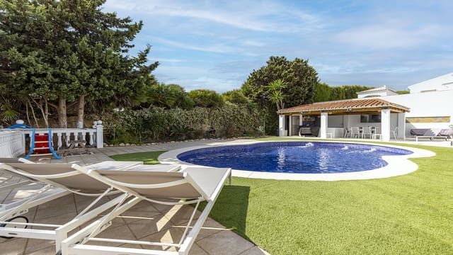 4 bedroom Bungalow for sale in Alcorrín, Manilva with pool garage - € 935,000 (Ref: 9337805)