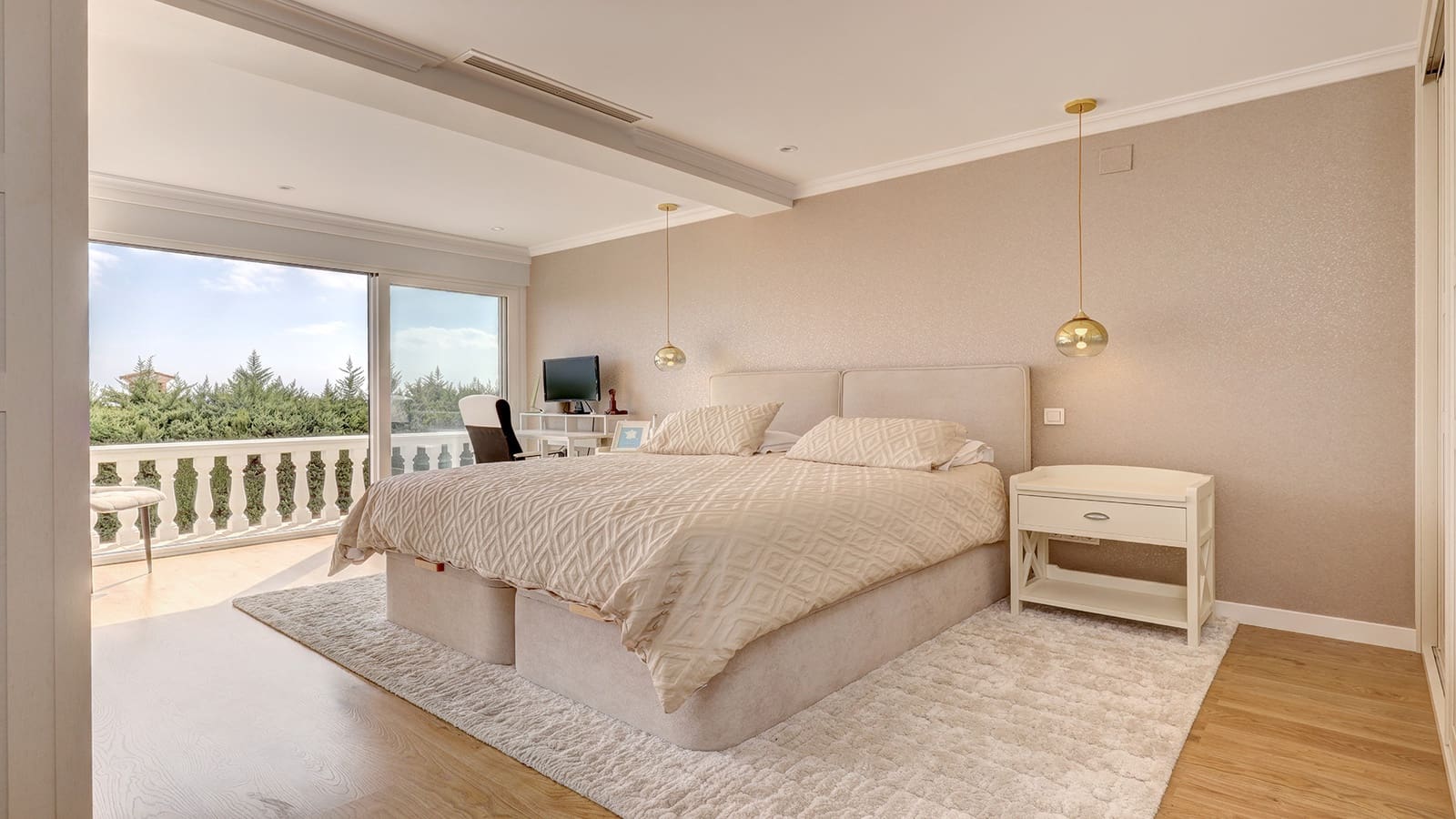 4 soveværelse Bungalow til salg i Manilva med swimmingpool garage - € 935.000 (Ref: 9337805)