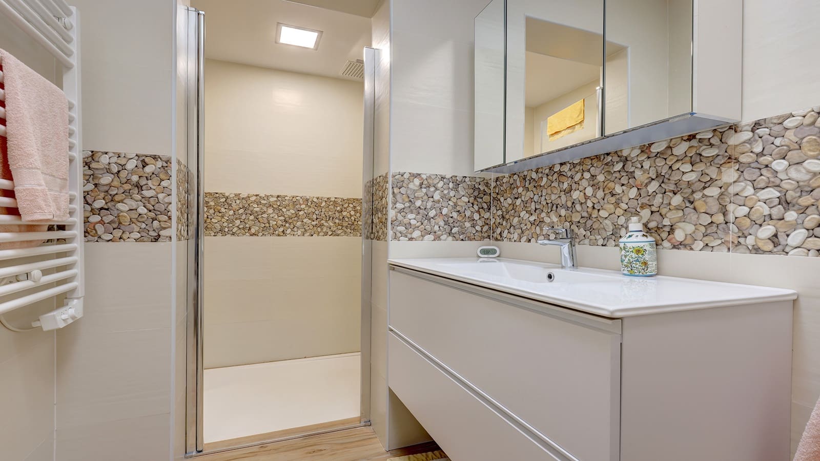 2 soverom Kjedet enebolig til salgs i Manilva med svømmebasseng garasje - € 450 000 (Ref: 9353393)