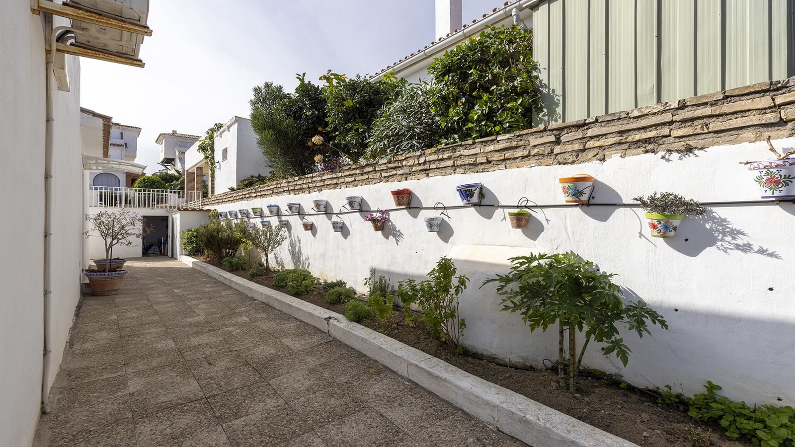 2 soverom Kjedet enebolig til salgs i Manilva med svømmebasseng garasje - € 450 000 (Ref: 9353393)