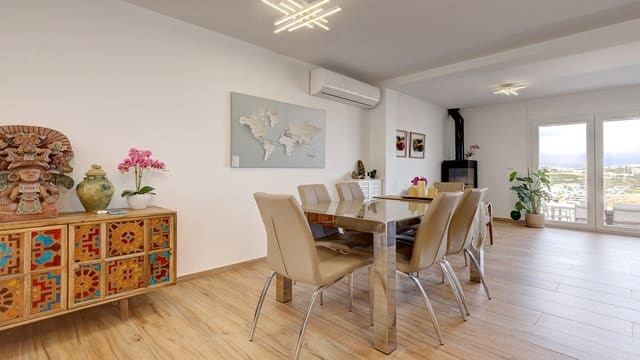 2 sovrum Semi-fristående Villa till salu i Manilva med pool garage - 450 000 € (Ref: 9353393)