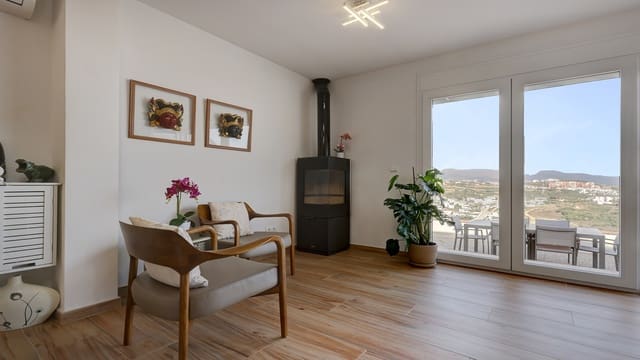 2 sovrum Semi-fristående Villa till salu i Manilva med pool garage - 450 000 € (Ref: 9353393)