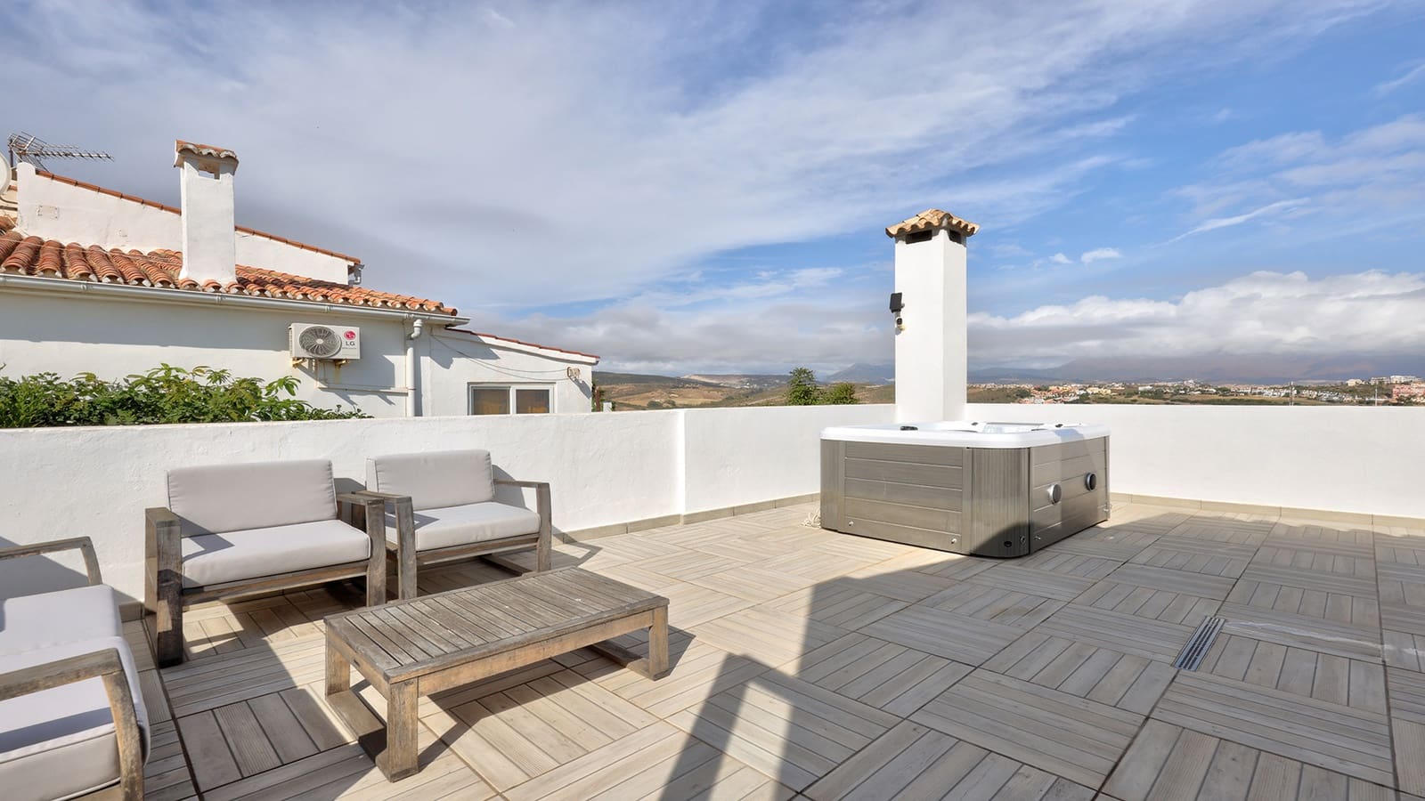 2 bedroom Semi-detached Villa for sale in Manilva with pool garage - € 450,000 (Ref: 9353393)