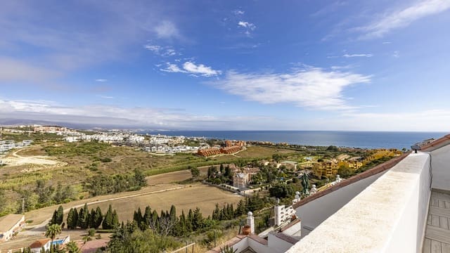 2 sovrum Semi-fristående Villa till salu i Manilva med pool garage - 450 000 € (Ref: 9353393)