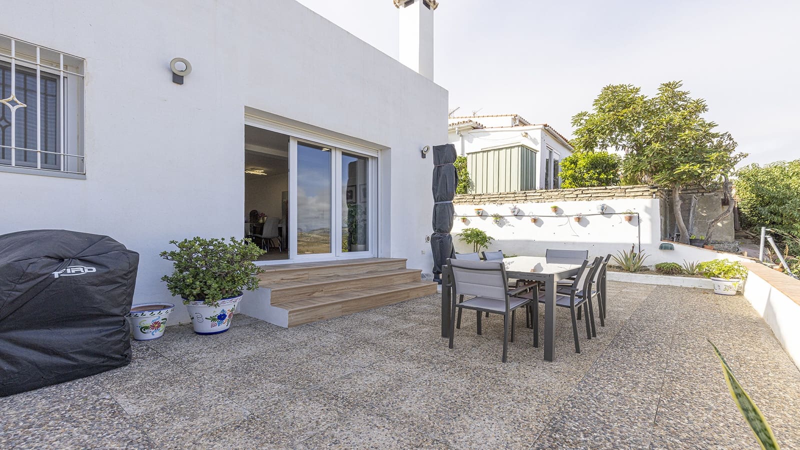 2 bedroom Semi-detached Villa for sale in Manilva with pool garage - € 450,000 (Ref: 9353393)