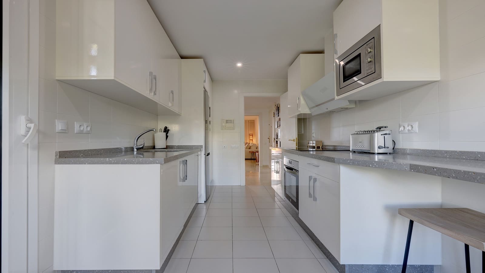 3 bedroom Apartment for sale in Manilva with pool garage - € 595,000 (Ref: 9359118)